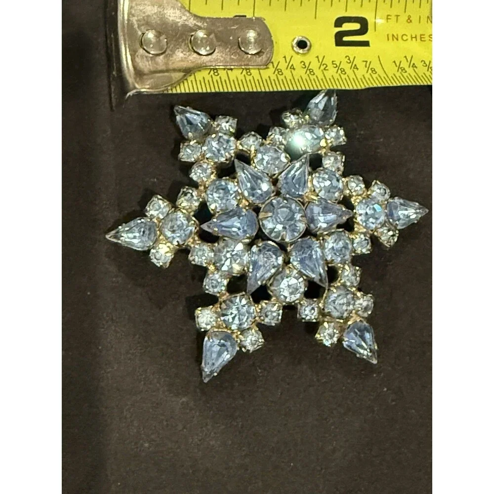 Vintage Light Blue Rhinestone Snowflake Brooch Pin Silver Tone Starburst 2